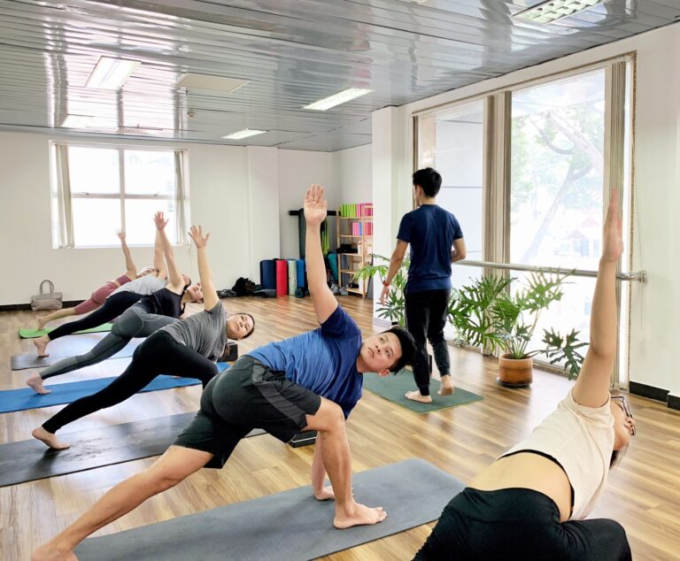 Lớp Yoga cho người mới tại Nguyên Yoga quận 3, HCM