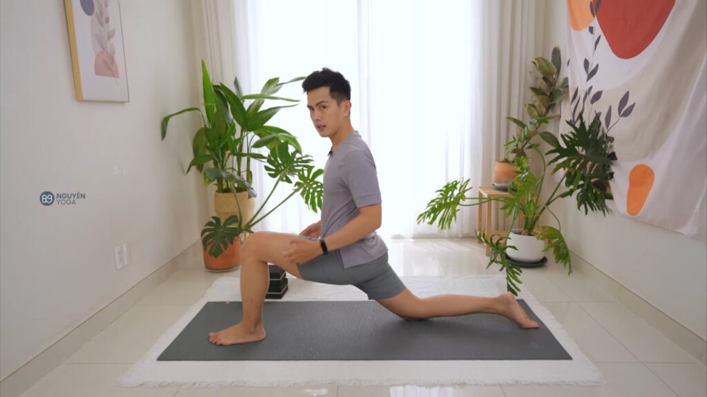Động tác Yoga kéo giãn khớp háng