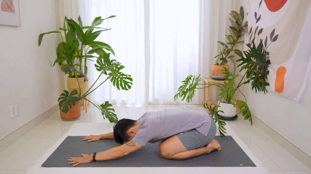 Duỗi thẳng tư thế Yoga Em Bé 