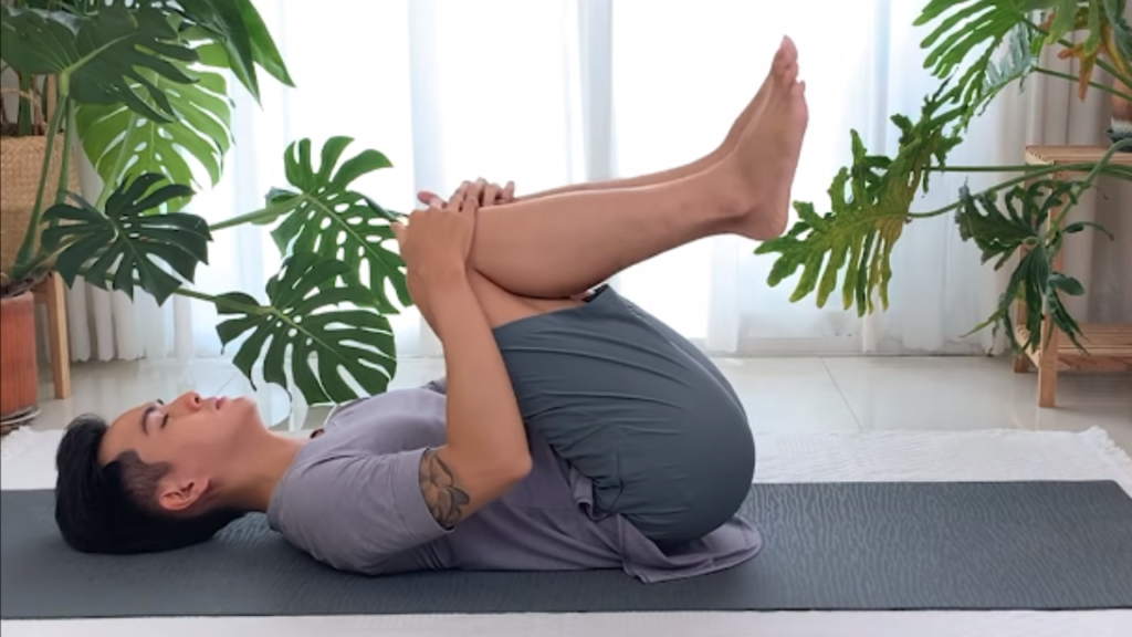 Tư thế Yoga nằm vặn xoắn