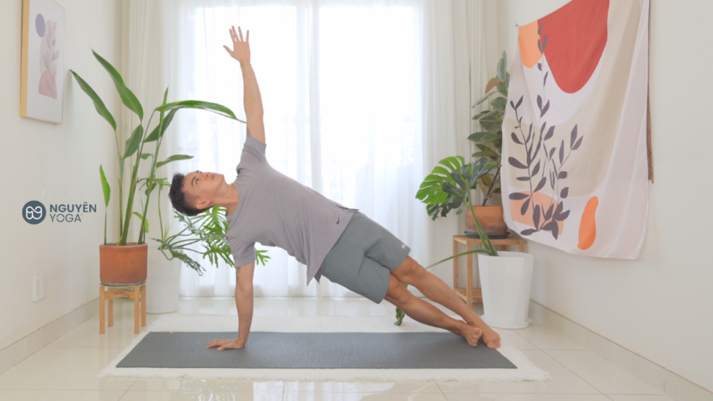 Tư Thế Yoga Plank Một Bên