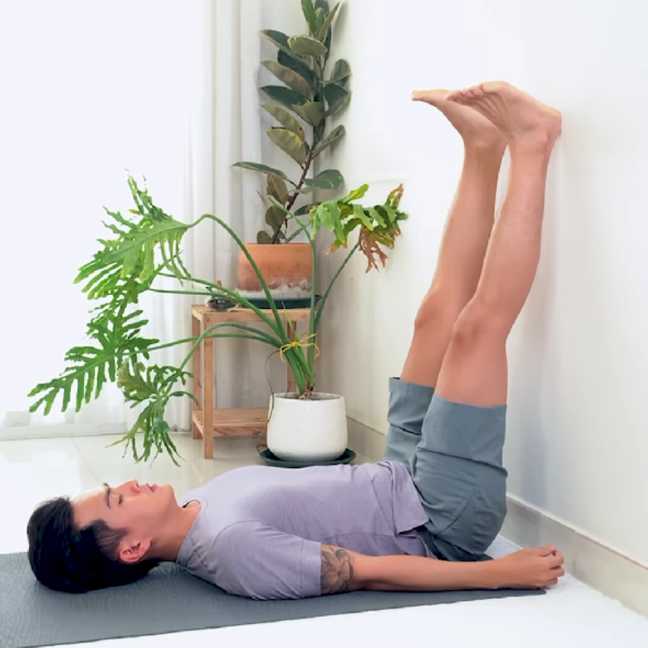 Tư thế Yoga Gác Chân Lên Tường (Wall Legs Up - Viparita Karani)