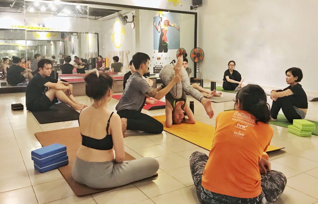 Dạy Yoga cộng đồng