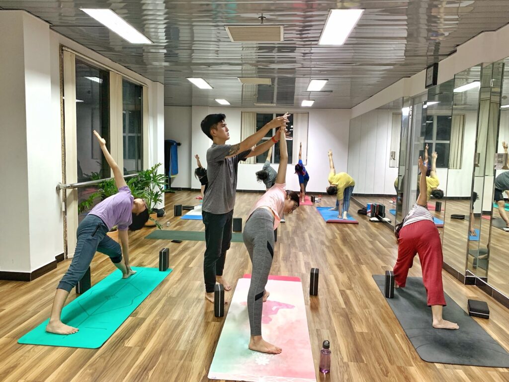 Học Yoga tại Việt Nam