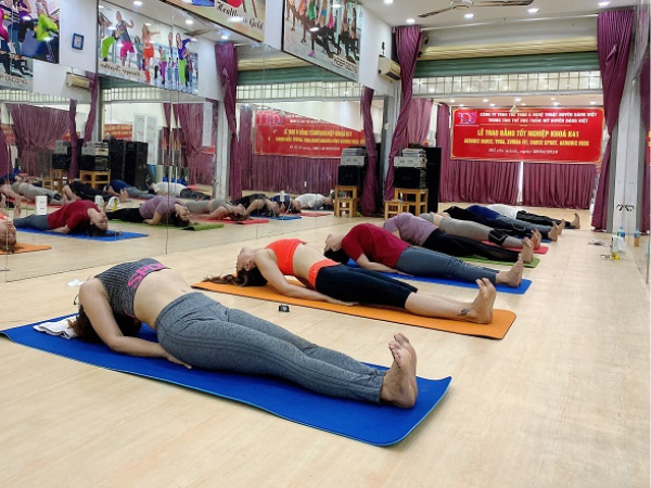 Trung Tâm Đào Tạo HLV Yoga Uy Tín - Duyên Dáng Việt