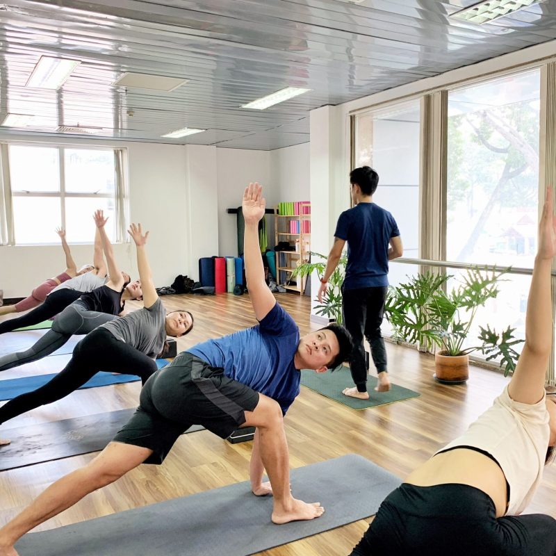 Lớp Yoga cho người mới tại Nguyên Yoga quận 3, HCM